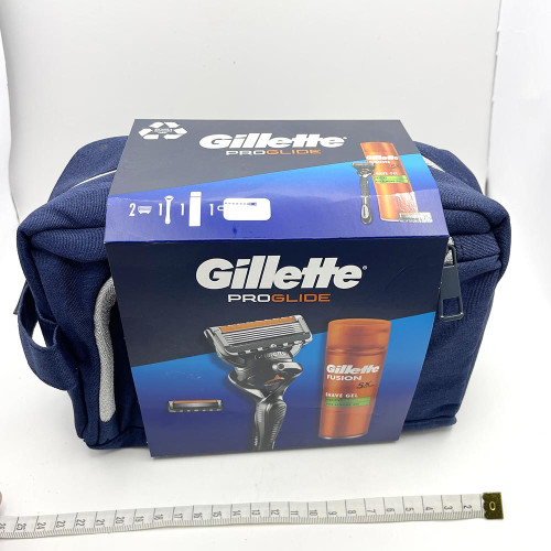 Подаруквоий набір +косметичка Gillette Fusion Proglide (станок,гель +2 картріджа)