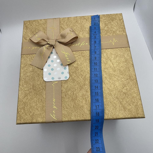 Подарункова коробка 19*19*10см З бантиком золотиста 