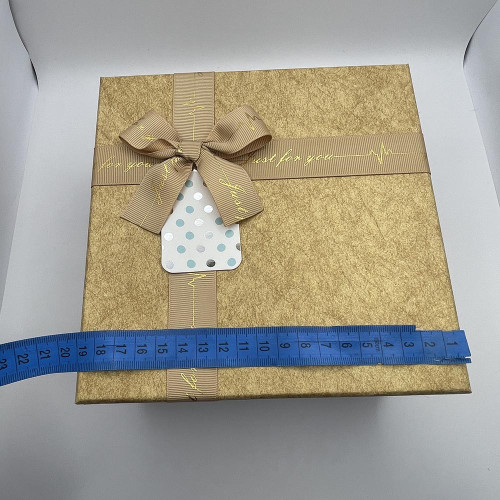Подарункова коробка 19*19*10см З бантиком золотиста 