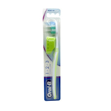 Зубна щітка Oral-B 1шт Класік з ковпачком