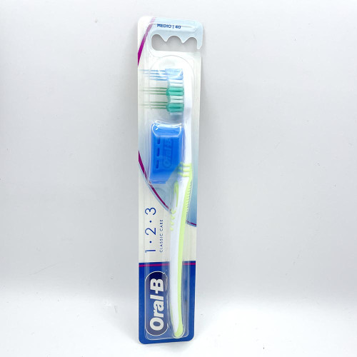 Зубна щітка Oral-B 1шт Класік з ковпачком