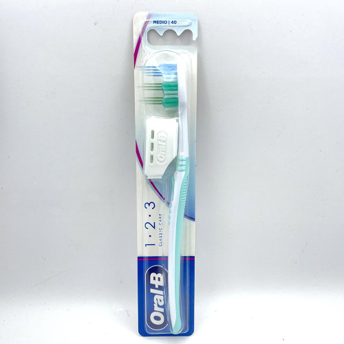 Зубна щітка Oral-B 1шт Класік з ковпачком