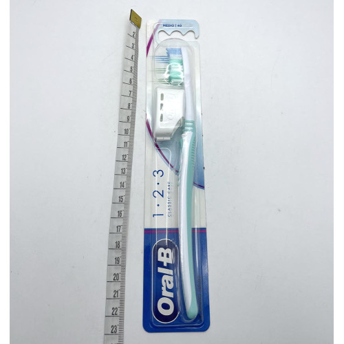Зубна щітка Oral-B 1шт Класік з ковпачком