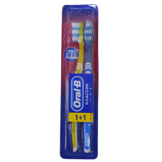 Зубна щітка Oral-B 1+1 Медіум 