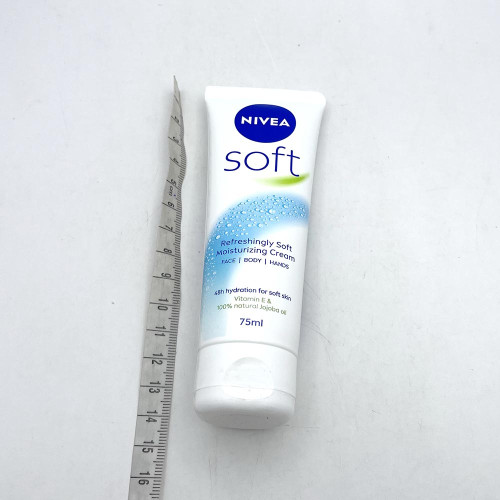 Крем Nivea Soft Інтенсивний зволожуючий для тіла обличчя та рук 75 мл