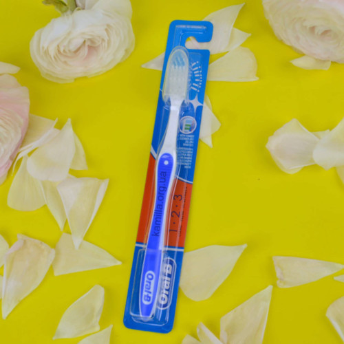 Зубна щітка Oral-B 1-2-3 Medium 1 шт