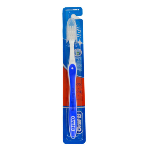 Зубна щітка Oral-B 1-2-3 Medium 1 шт