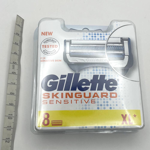 Картридж для гоління Gillette Фюжон 8шт Сенсітів Скінгард